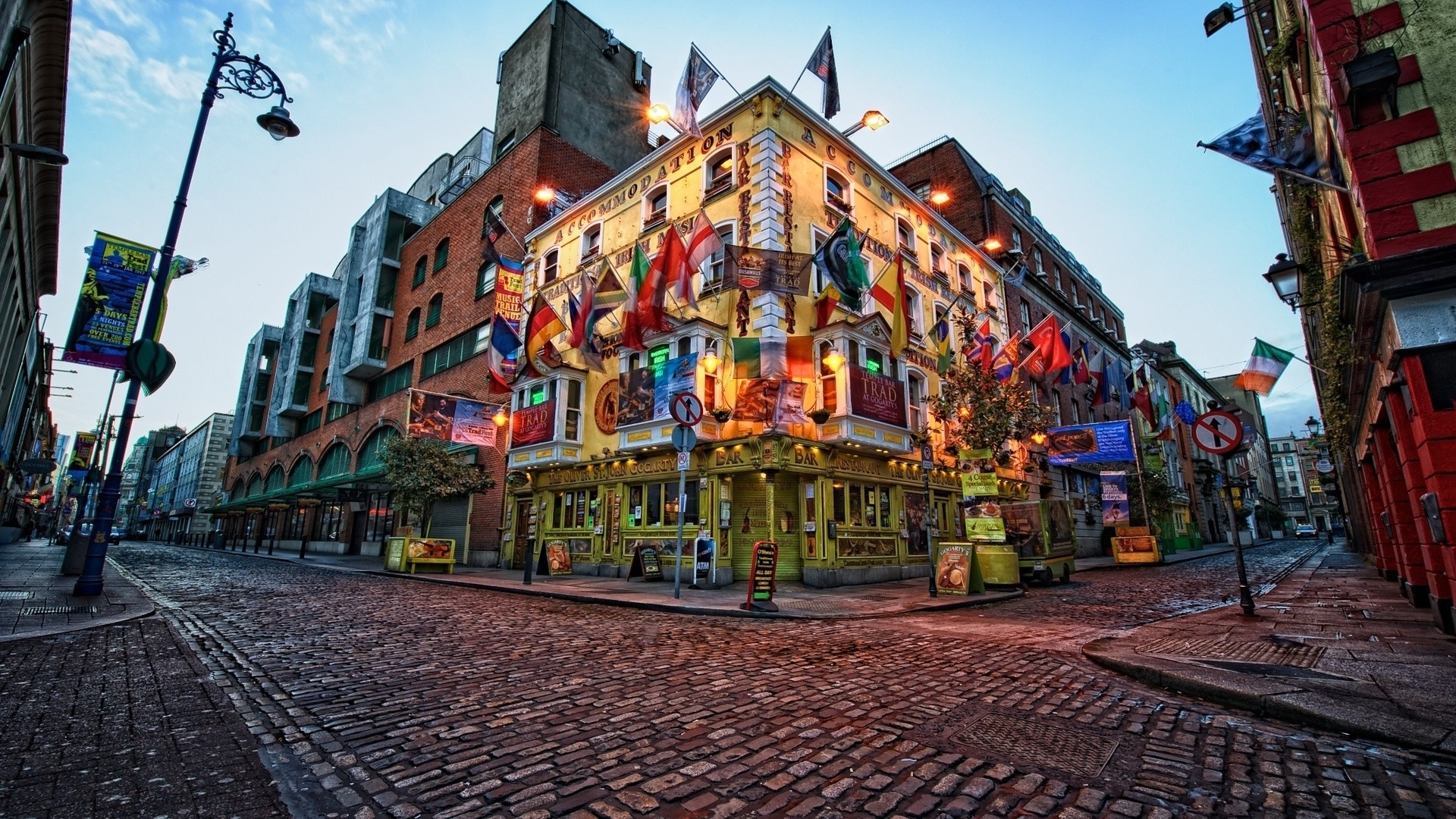 Man Made - Dublin Ireland Cityscape Square Building Street Flag Brick City  Man Made HDR Wallpaper