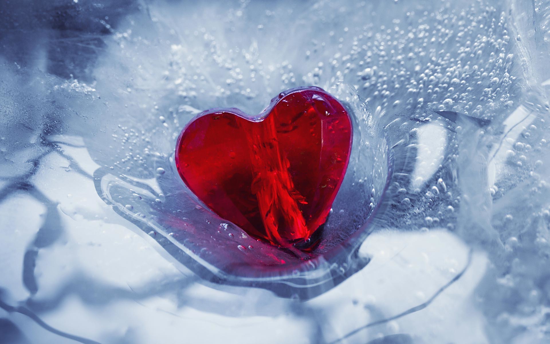 Зима на сердце на душе оригинал. Замерзшее сердце. Ледяное сердце. Сердце во льду. Сердце изо льда.