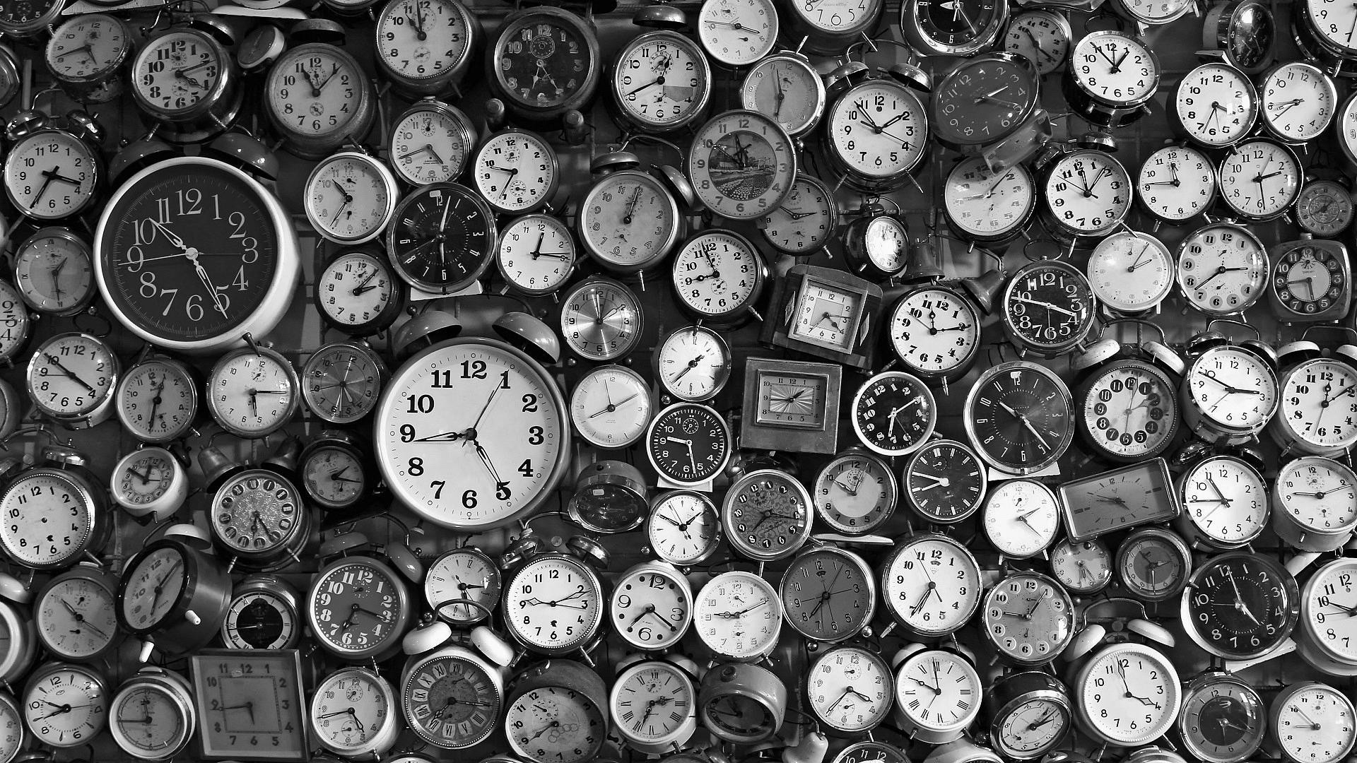 Cotidie Morimur in Clocks Wallpaper Tumblr