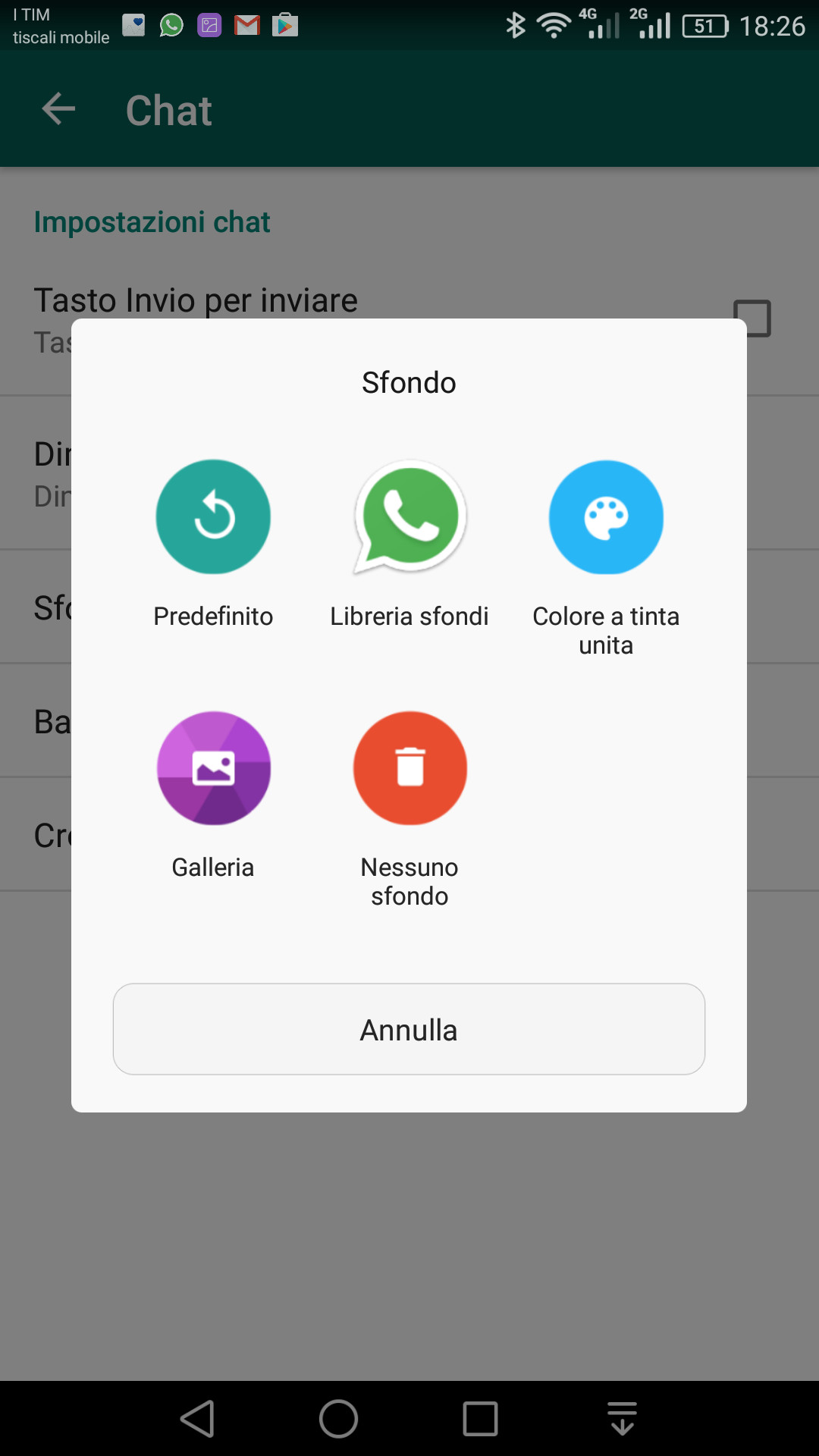 ... tra lo sfondo predefinito di WhatsApp, la libreria di sfondi  accessibile dopo aver installato l'apposita applicazione, uno sfondo a tinta  unita, ...